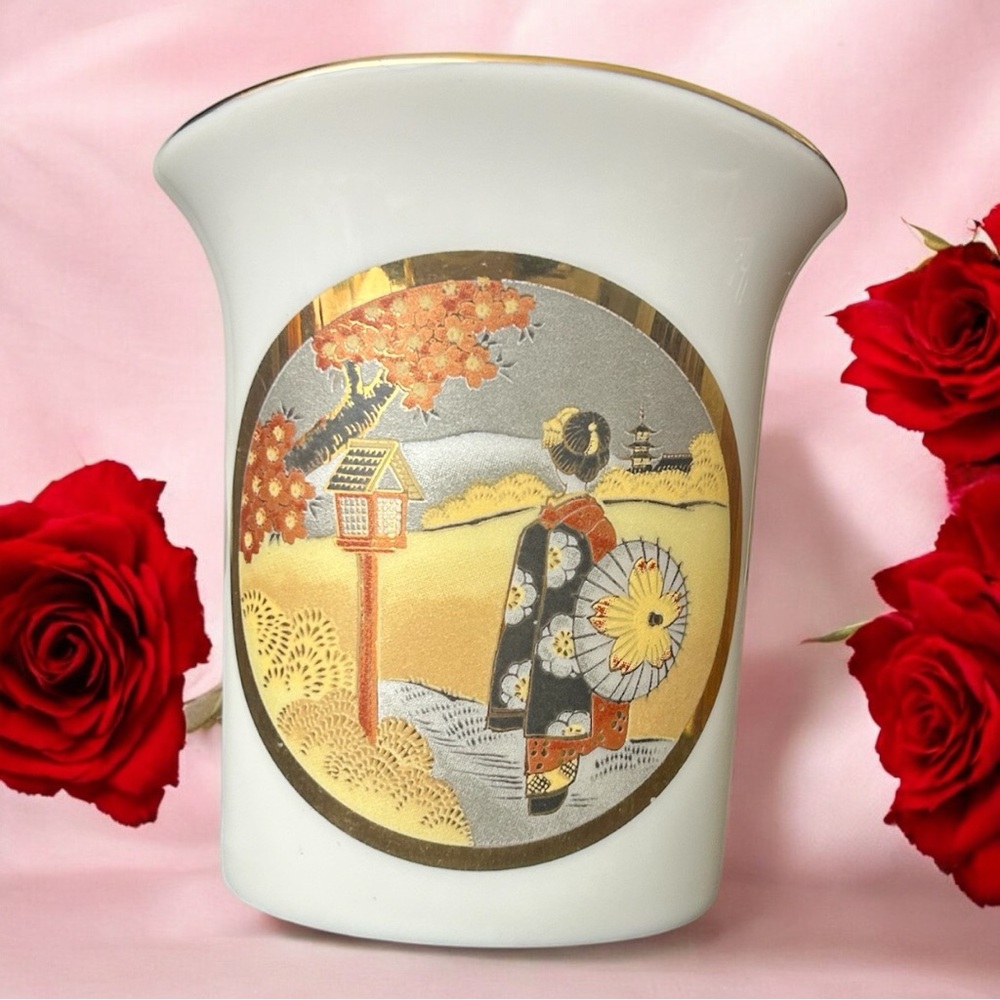 Vintage Japan Art Of Chokin 24K Gold White Porcelain Geisha Art Vase